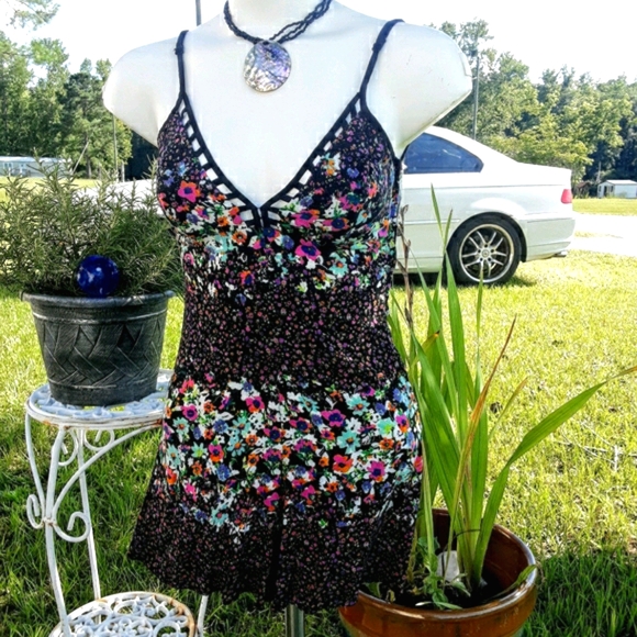Mimi Chica Romper Cutout Neckline Floral - Picture 5 of 9